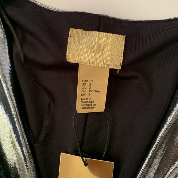 NWT Shimmering Metallic Bodycon Long Sleeved Dress - Picture 4 of 6